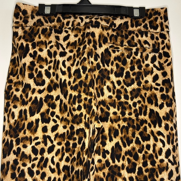 Isaac Mizrahi Leopard print stretch straight-leg pants. Size Small. Worn once. - Picture 7 of 7